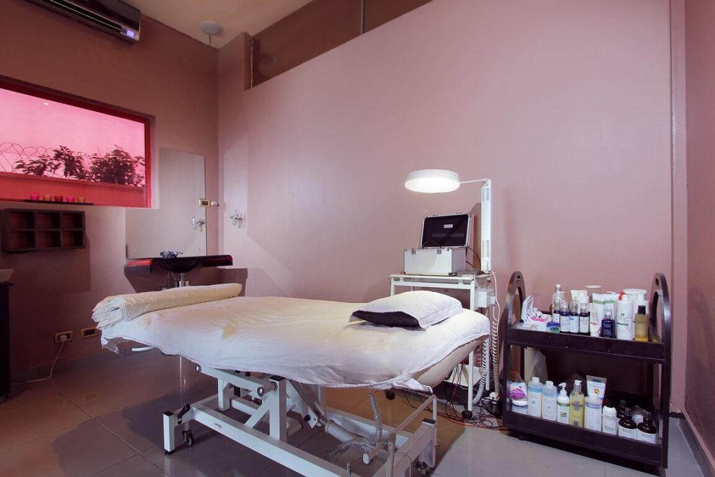 Biyou spa treatment room