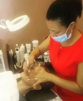 A Aesthetician & Nutritionist at work at Biyou Spa, Ikeja.